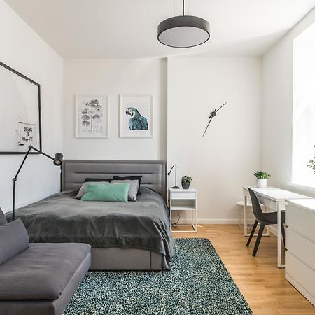 Cozy Modern Studio - Great For Short Trips Riga Exterior photo