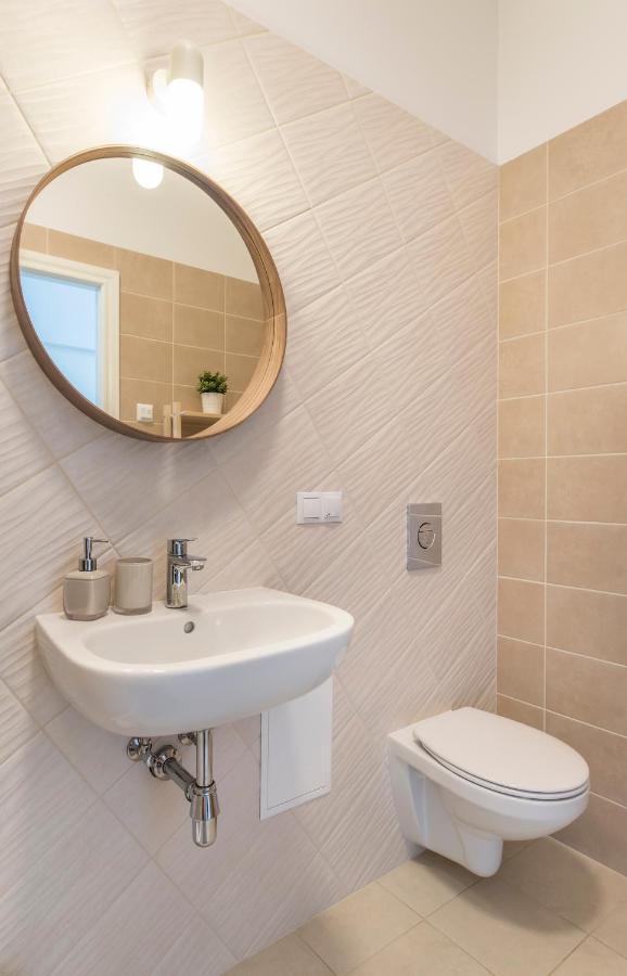 Cozy Modern Studio - Great For Short Trips Riga Exterior photo
