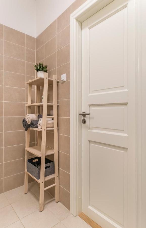 Cozy Modern Studio - Great For Short Trips Riga Exterior photo