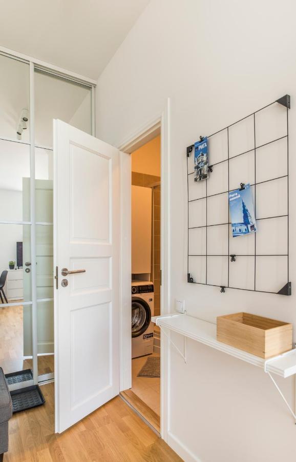 Cozy Modern Studio - Great For Short Trips Riga Exterior photo
